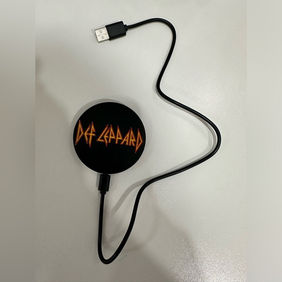 NEW Def Leppard Wireless Phone Charger NWOT - Picture 1 of 2